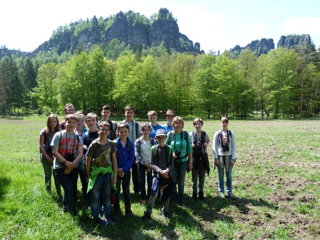 Die Kinder und Jugendlichen auf Exkursion im Elbsandsteingebirge.