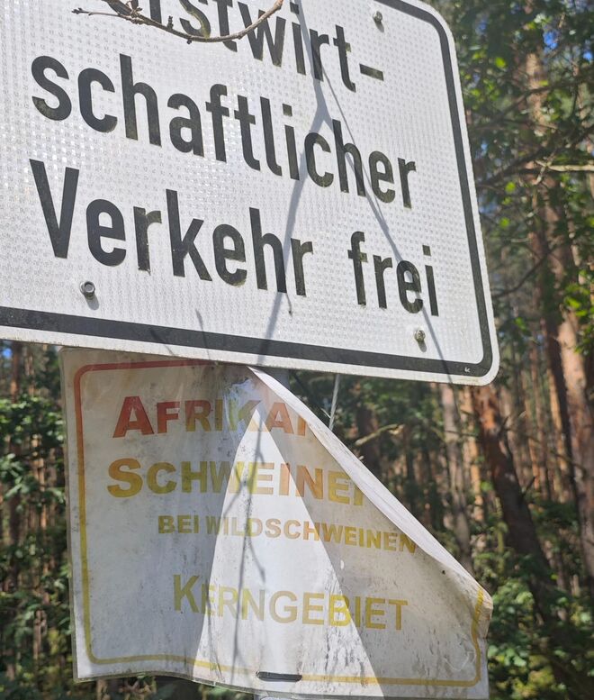 Veralteter Hinweis auf das Kerngebiet an der Glasstraße in Boden (Radeburg).
