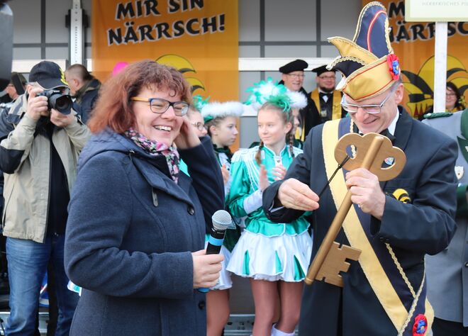 Michaela Ritter bei der Übergabe des Rathausschlüssels am 11.11.