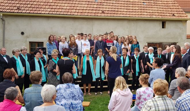Chor der Heinrich-Zille-Schule gemeinsam mit dem Chor des Kultur- und Heimatvereins 