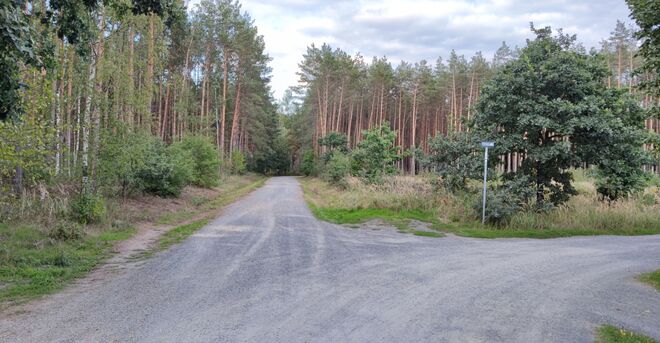 Ecke Kleinnaundorfer Straße / Waldweg