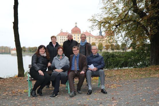 v.l. sitzend: Ulrike Peter, Ingrid Möbius, Dr. Matthias Donath und Konrad Seidel, stehend: Frau Koban,  Erwin Schall und Harald Türke