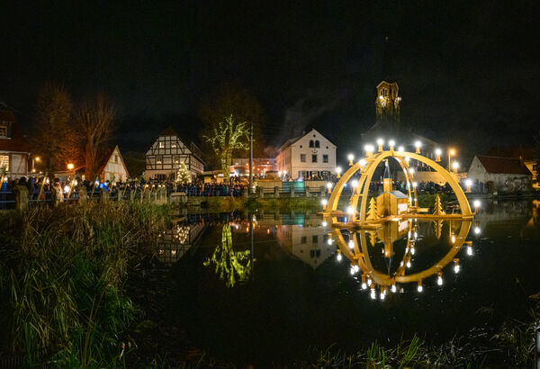 Immer wieder ein Hingucker: das weihnachtliche Dorfensemble in Bärnsdorf - Foto: Andreas Kujau